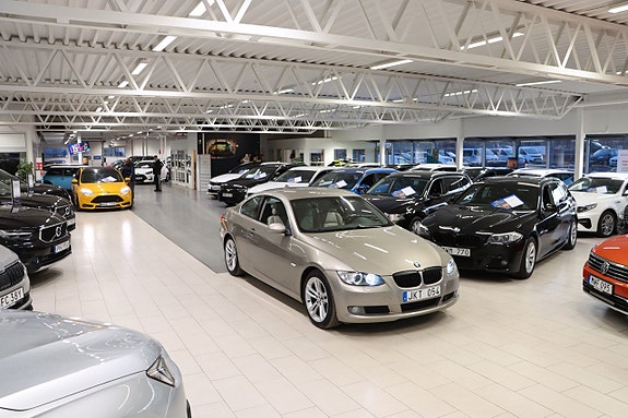 BMW 325Xi 3 of 5