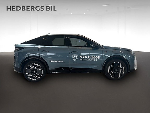 Peugeot e-3008 2 of 5