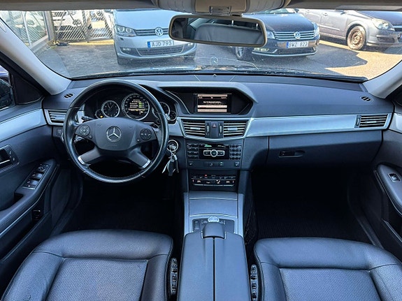 Mercedes-Benz E200 10 of 23
