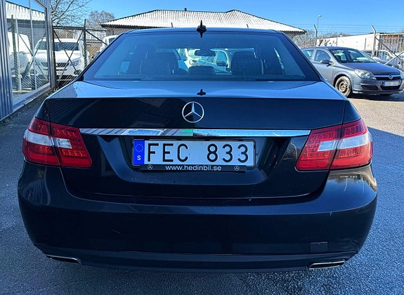 Mercedes-Benz E200 8 of 23