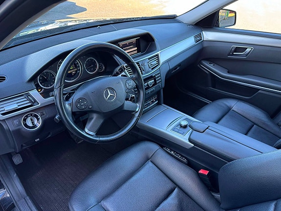 Mercedes-Benz E200 11 of 23