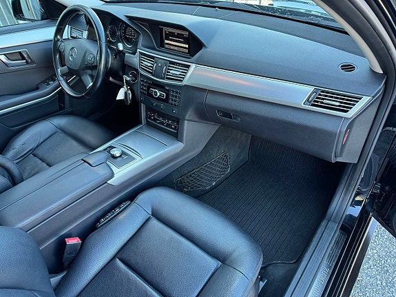 Mercedes-Benz E200 12 of 23