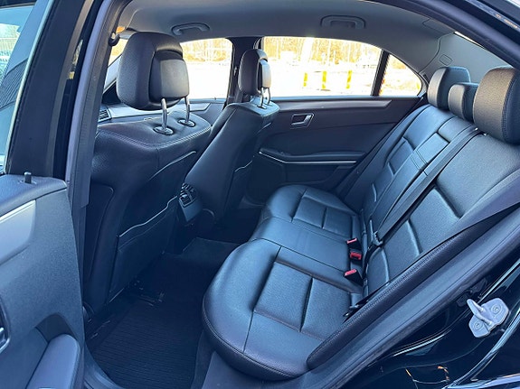 Mercedes-Benz E200 14 of 23