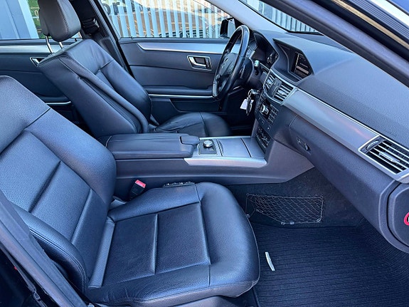 Mercedes-Benz E200 16 of 23