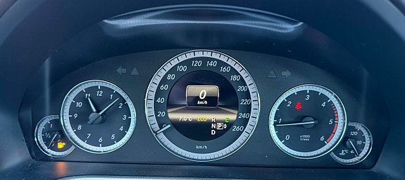 Mercedes-Benz E200 18 of 23