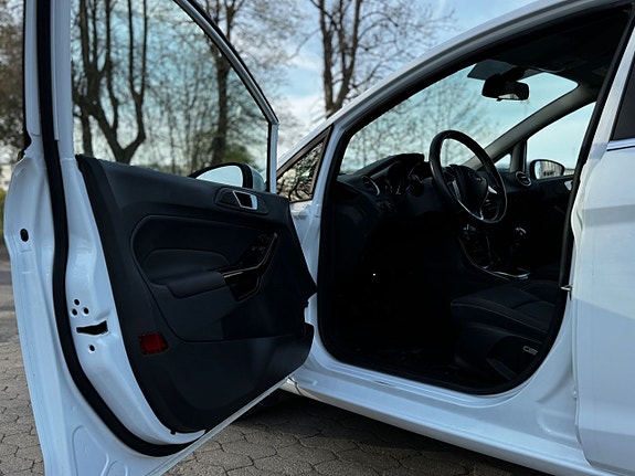 Ford Fiesta 14 of 27