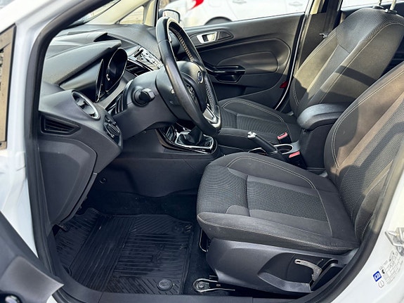 Ford Fiesta 13 of 27