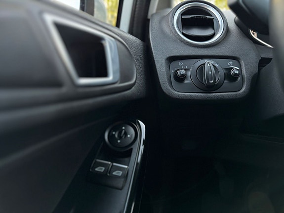Ford Fiesta 23 of 27