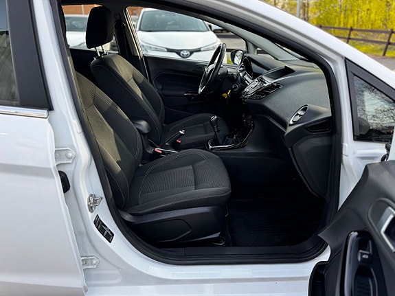Ford Fiesta 18 of 27