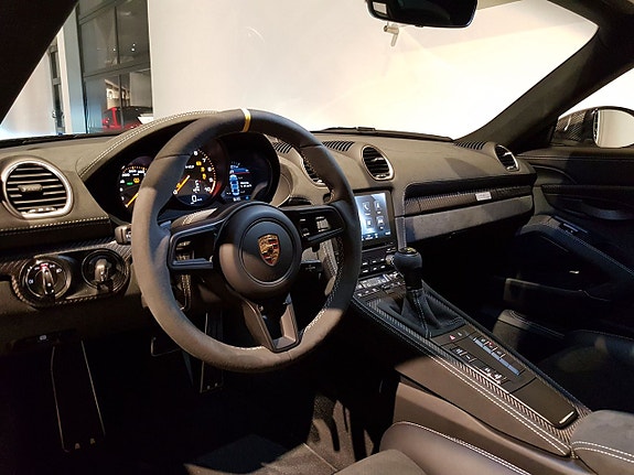 Porsche 718 Cayman GT4 RS 10 of 11