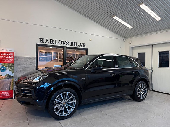 Porsche Cayenne 3 of 5