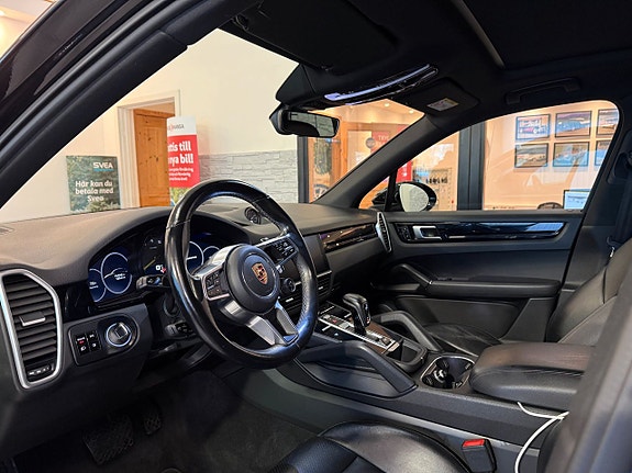 Porsche Cayenne 7 of 16