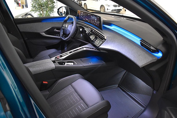 Peugeot e-3008 10 of 18