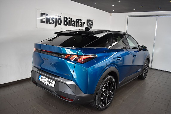 Peugeot e-3008 8 of 18