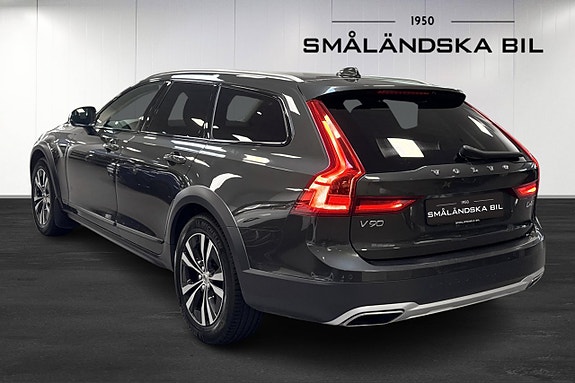 Volvo V90 Cross Country 4 of 5