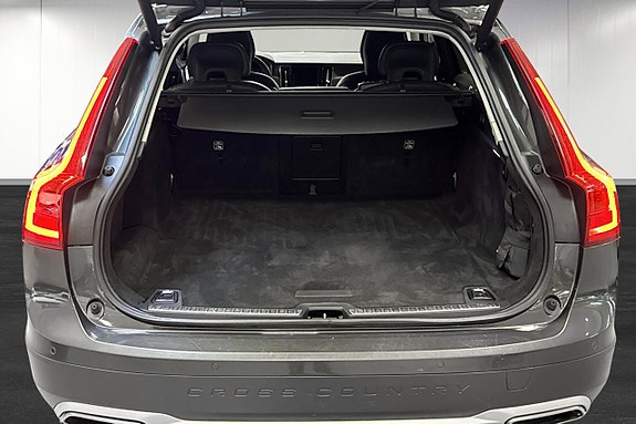 Volvo V90 Cross Country 18 of 18