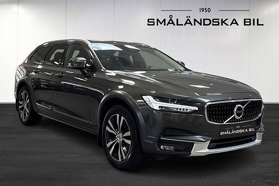 Volvo V90 Cross Country 3 of 5