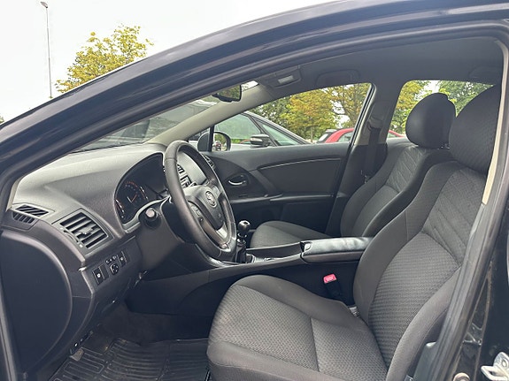 Toyota Avensis 5 of 5