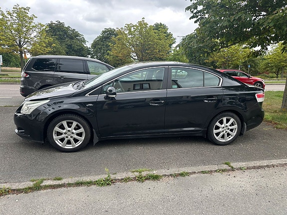 Toyota Avensis 4 of 5
