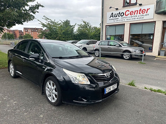 Toyota Avensis 2 of 5