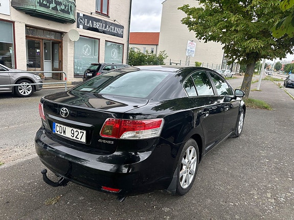 Toyota Avensis 9 of 9
