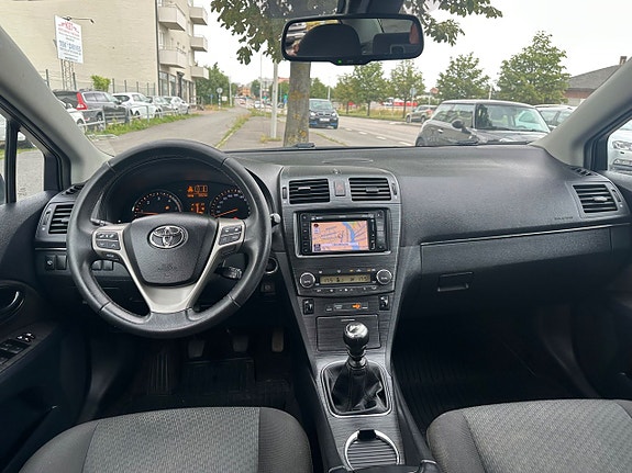 Toyota Avensis 7 of 9