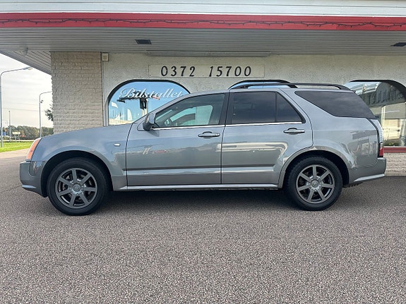 Cadillac SRX 2 of 22
