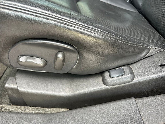 Cadillac SRX 13 of 22