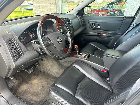 Cadillac SRX 4 of 22