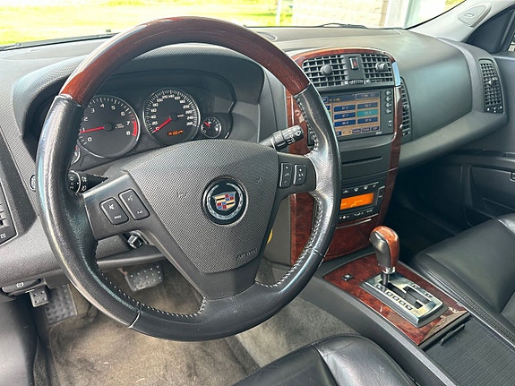 Cadillac SRX 10 of 22