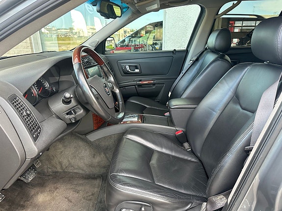 Cadillac SRX 14 of 22