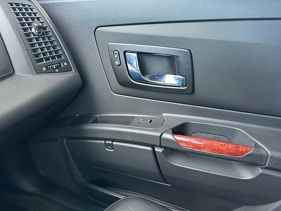 Cadillac SRX 12 of 22