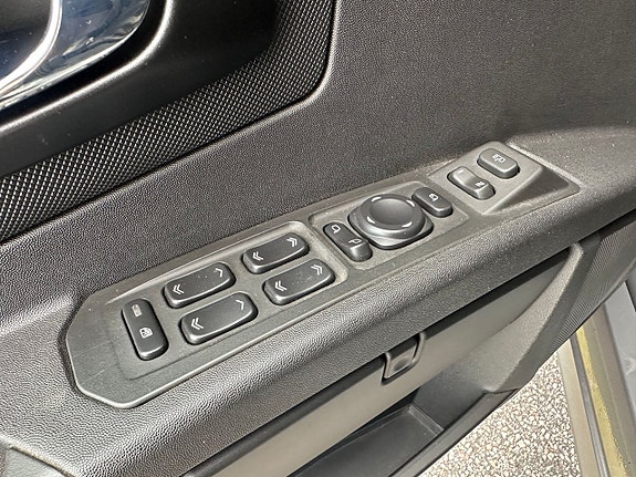 Cadillac SRX 22 of 22