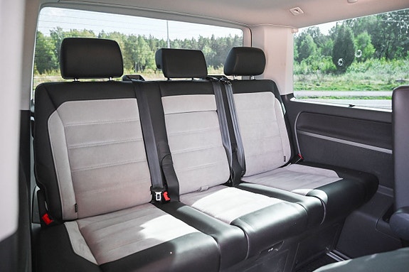 Volkswagen Multivan 13 of 27