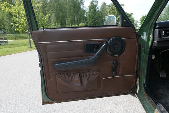 Volvo 244 12 of 17