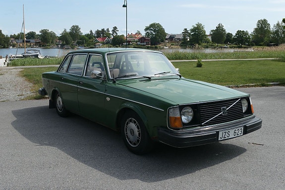 Volvo 244 3 of 5