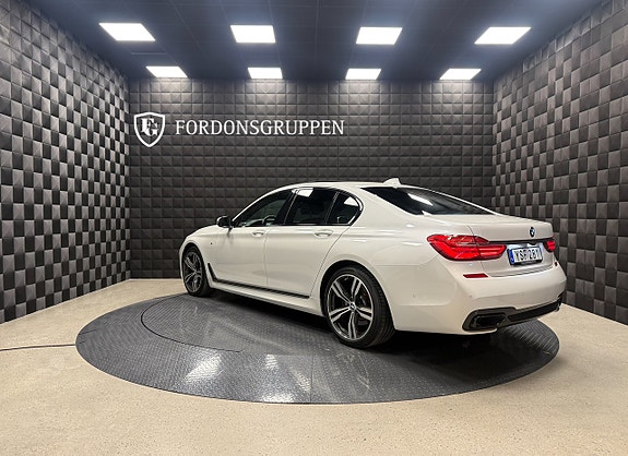 BMW 730 3 of 5
