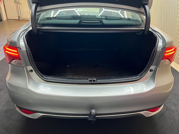 Toyota Avensis 8 of 16