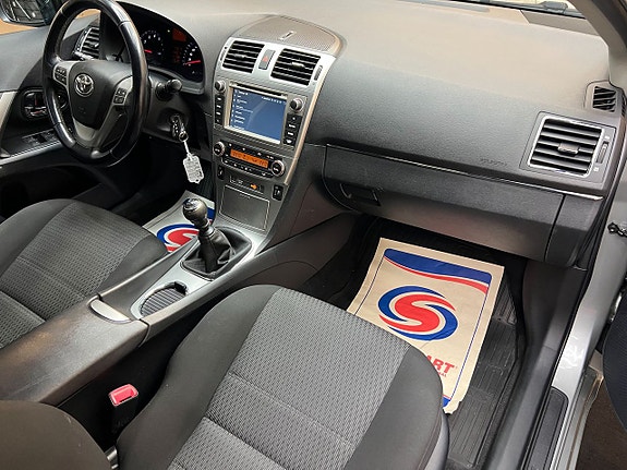 Toyota Avensis 10 of 16
