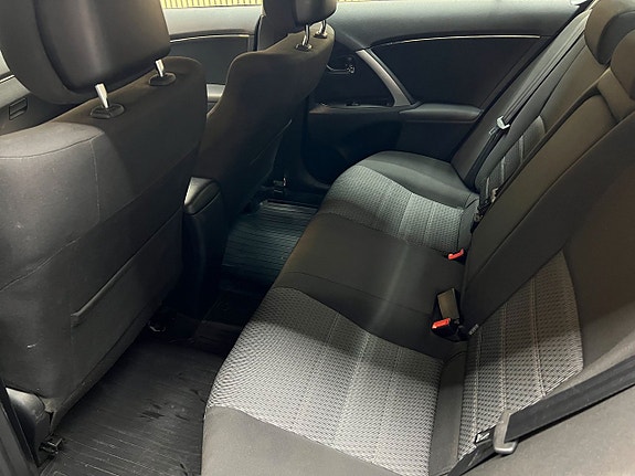 Toyota Avensis 7 of 16