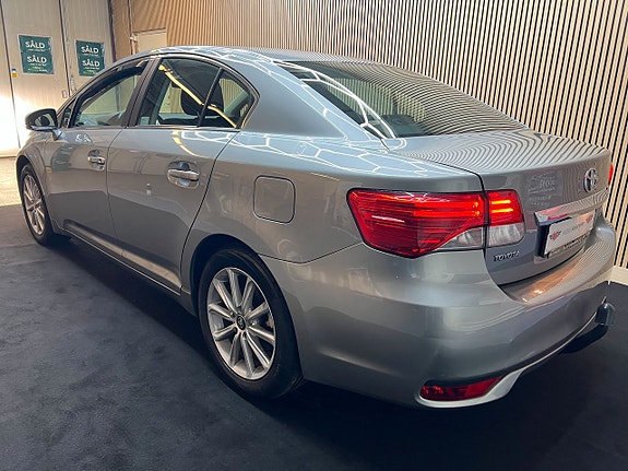 Toyota Avensis 3 of 5