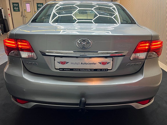 Toyota Avensis 4 of 5
