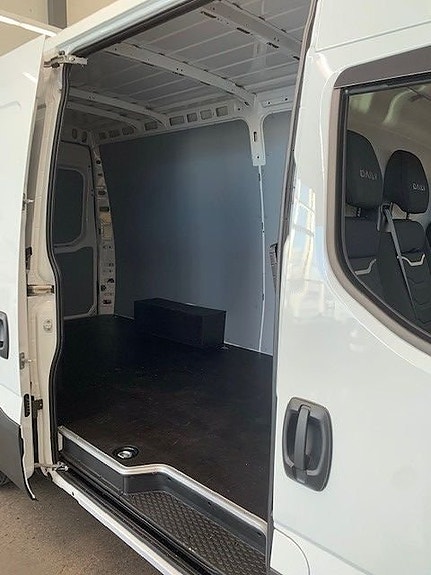 Iveco Electric Daily 12 of 12