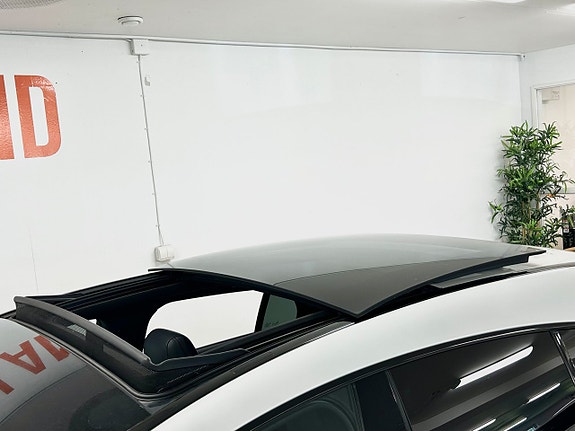 Mercedes-Benz CLA250 25 of 27