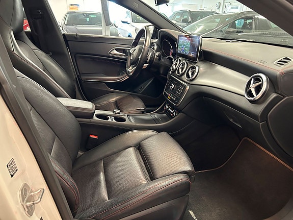Mercedes-Benz CLA250 16 of 27