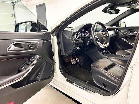 Mercedes-Benz CLA250 7 of 27