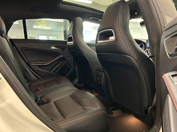 Mercedes-Benz CLA250 15 of 27