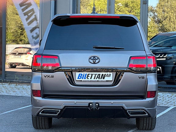 Toyota Land Cruiser 3 of 5