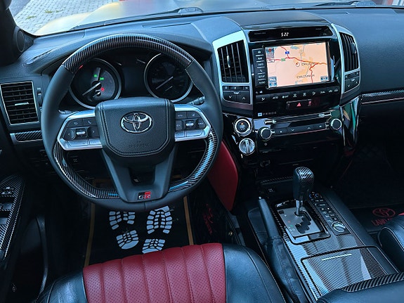Toyota Land Cruiser 4 of 5