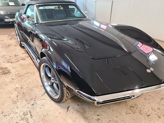 Chevrolet Corvette 3 of 5